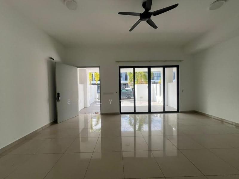 2-storey Terraced House for Sale in Bandar Rimbayu (Telok Panglima Garang) - Evelyn Lim - Living Room - PropertyGuru.com.my
