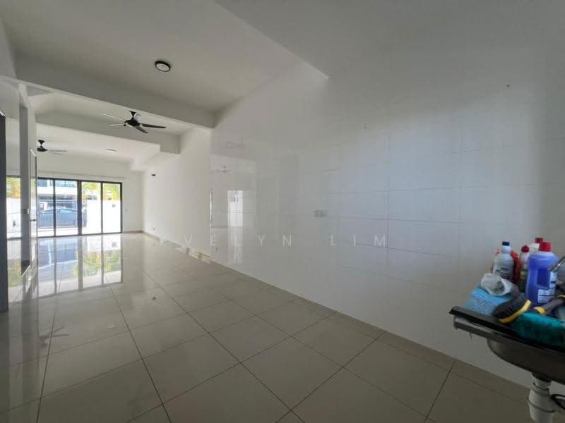 2-storey Terraced House for Sale in Bandar Rimbayu (Telok Panglima Garang) - Evelyn Lim - Living Room - PropertyGuru.com.my