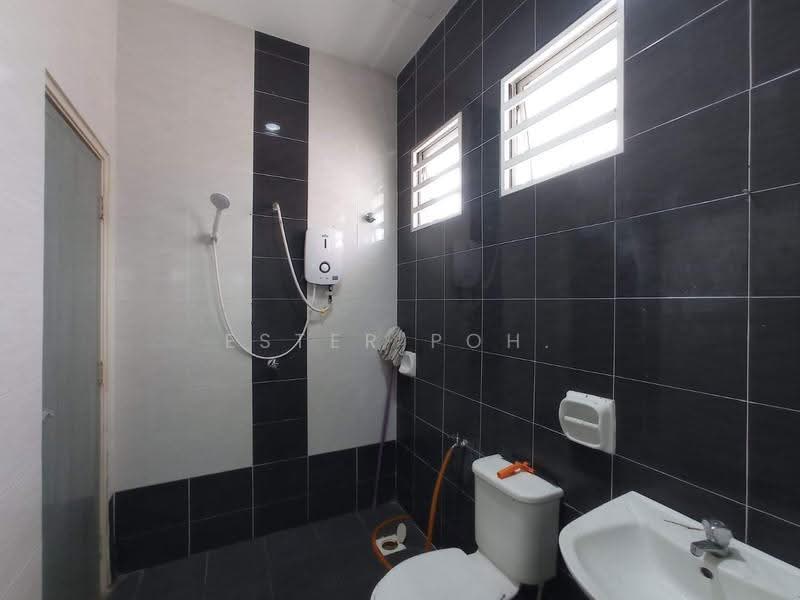 Rumah Teres 2-Tingkat untuk Dijual di Senawang (Negeri Sembilan) - Ester Poh. - Bathroom - PropertyGuru.com.my