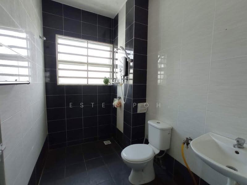 Rumah Teres 2-Tingkat untuk Dijual di Senawang (Negeri Sembilan) - Ester Poh. - Bathroom - PropertyGuru.com.my