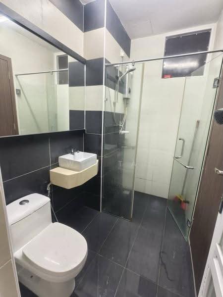 Kediaman Servis untuk Dijual di D'Secret Garden (Pangsapuri Kempas Indah) - Win Tan - Bathroom - PropertyGuru.com.my