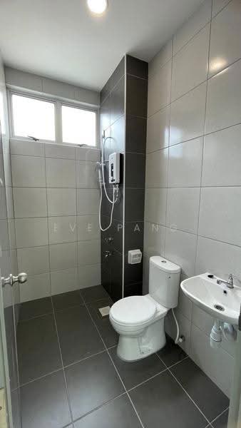 Rumah Teres untuk Disewa di Bandar Putra Kulai (Kulai) - Eve Pang - Bathroom - PropertyGuru.com.my
