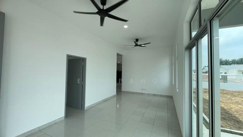 Rumah Teres untuk Disewa di Bandar Putra Kulai (Kulai) - Eve Pang - Living Room - PropertyGuru.com.my