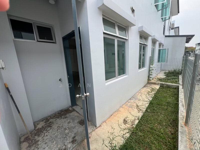 Rumah Teres untuk Dijual di Bandar Dato Onn (Tebrau) - Joan Chia - Exterior - PropertyGuru.com.my