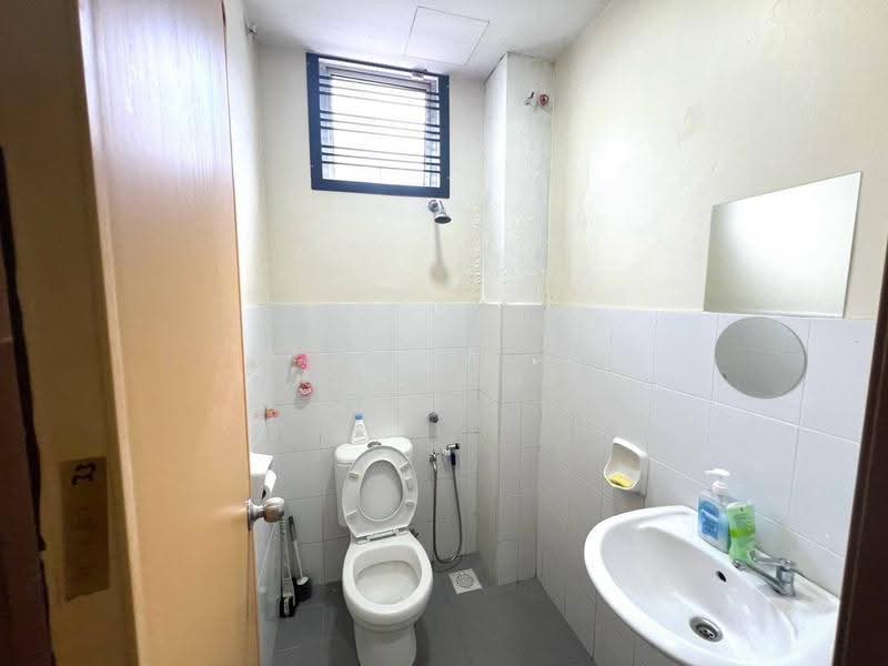 2-storey Terraced House for Sale in Taman Mutiara Rini (Skudai) - Joan Chia - Bathroom - PropertyGuru.com.my
