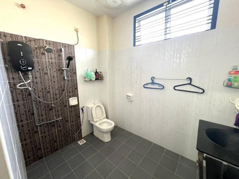 2-storey Terraced House for Sale in Taman Mutiara Rini (Skudai) - Joan Chia - Bathroom - PropertyGuru.com.my