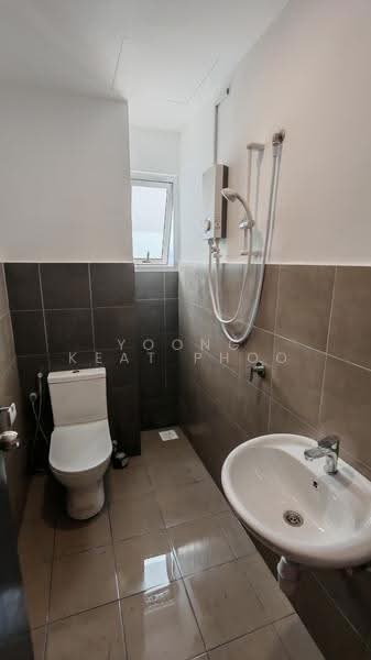 Pangsapuri untuk Disewa di Residensi Akasia Jubilee - Yoong Keat Phoo - Bathroom - PropertyGuru.com.my