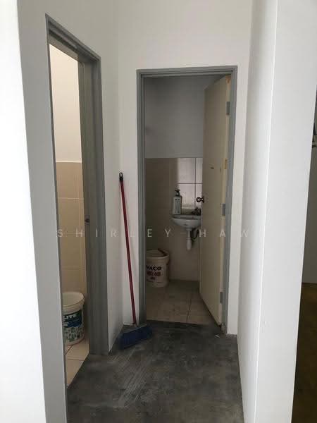 Shop / Office for Rent in Taman Molek (Johor Bahru) - Shirley Haw - Bathroom - PropertyGuru.com.my
