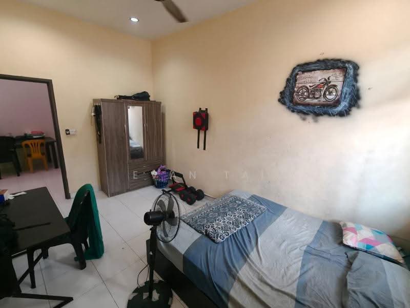 Rumah Teres 2-Tingkat untuk Dijual di Taman Lagenda Putra (Kulai) - Evan Tai - Bedroom - PropertyGuru.com.my