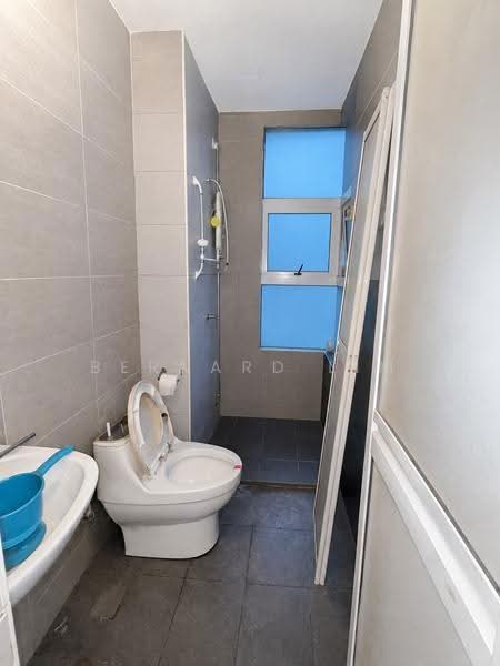Kediaman Servis untuk Dijual di D'carlton (Residensi Seri Mega) - Bernard Lim - Bathroom - PropertyGuru.com.my