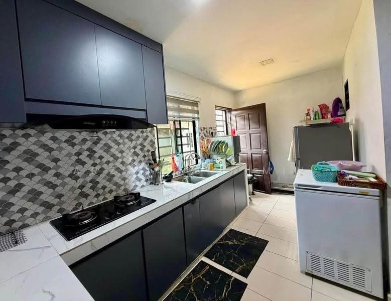 2-storey Terraced House for Sale in Taman Scientex Pasir Gudang (Pasir Gudang) - Arzaim Barimin - Kitchen - PropertyGuru.com.my