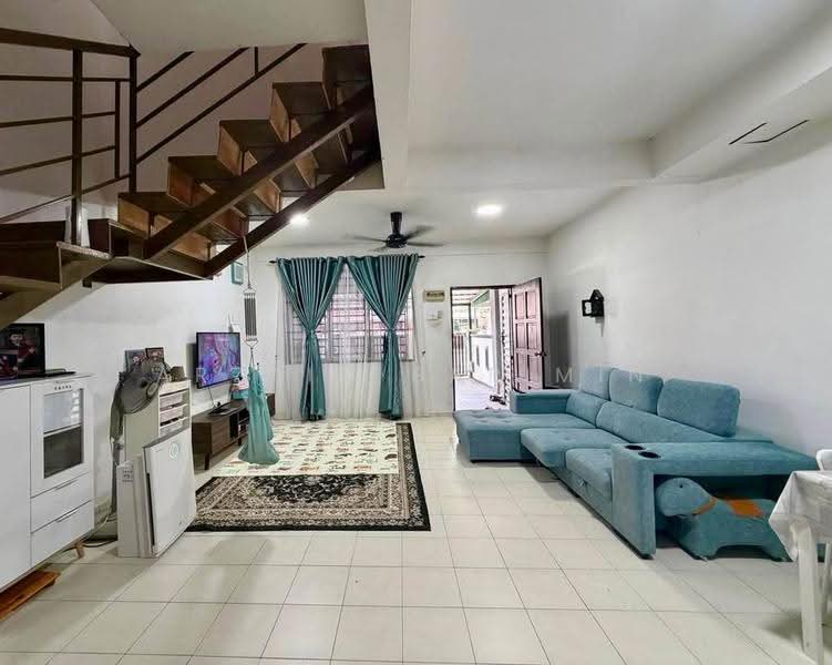 2-storey Terraced House for Sale in Taman Scientex Pasir Gudang (Pasir Gudang) - Arzaim Barimin - Living Room - PropertyGuru.com.my