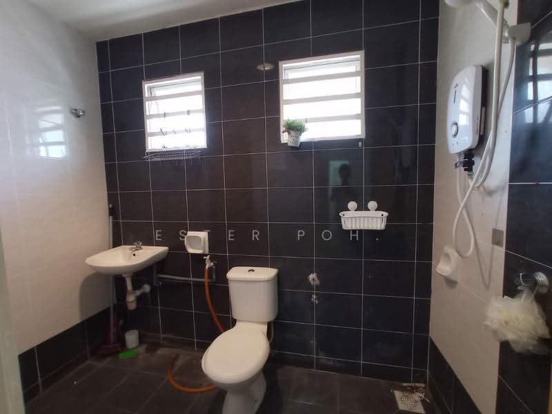 Rumah Teres 2-Tingkat untuk Disewa di Senawang (Negeri Sembilan) - Ester Poh. - Bathroom - PropertyGuru.com.my