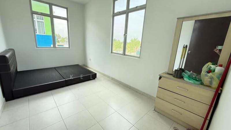 Rumah Teres 2-Tingkat untuk Dijual di Taman Scientex Rawang (Rawang) - Kelly Kok - Bedroom - PropertyGuru.com.my