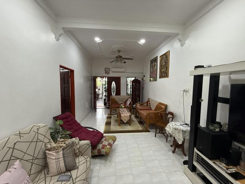 Rumah Teres 1-Tingkat untuk Dijual di Taman Sri Panchor (Batu Pahat) - Lee Kee - Living Room - PropertyGuru.com.my