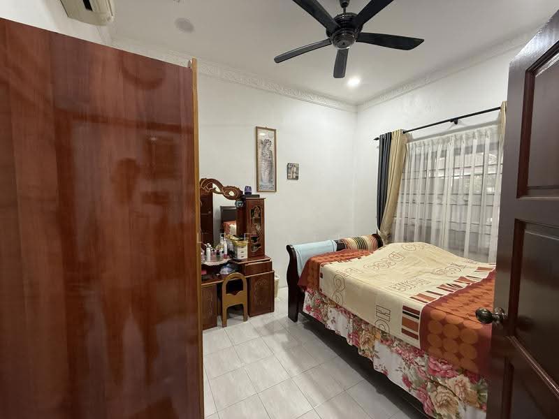 Rumah Teres 1-Tingkat untuk Dijual di Taman Sri Panchor (Batu Pahat) - Lee Kee - Bedroom - PropertyGuru.com.my