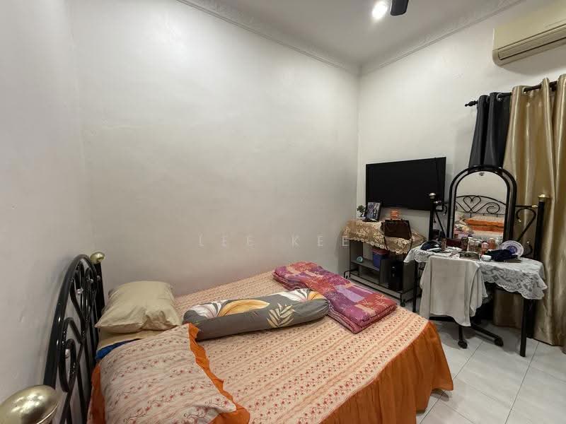 Rumah Teres 1-Tingkat untuk Dijual di Taman Sri Panchor (Batu Pahat) - Lee Kee - Bedroom - PropertyGuru.com.my