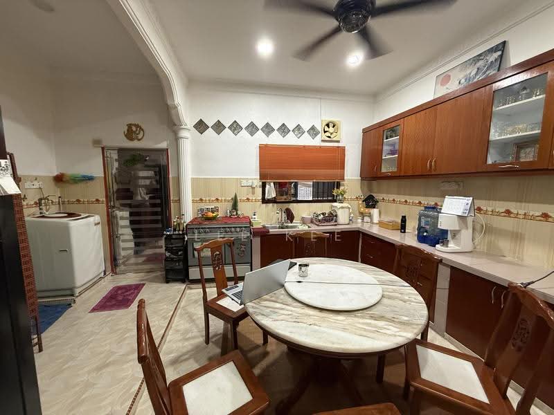 Rumah Teres 1-Tingkat untuk Dijual di Taman Sri Panchor (Batu Pahat) - Lee Kee - Kitchen - PropertyGuru.com.my
