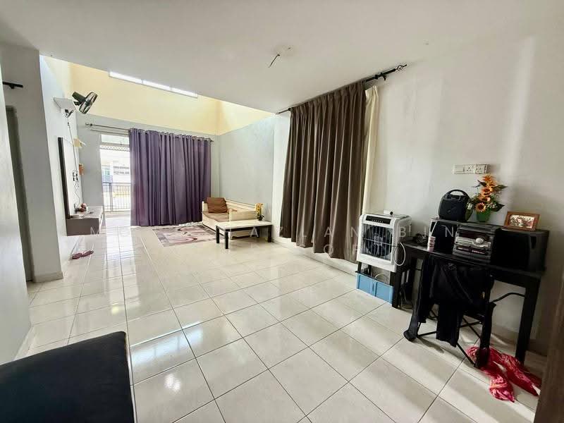 Rumah Berkembar untuk Dijual di Telok Panglima Garang (Selangor) - Mohd Hazlan bin Mohd Sopi - Living Room - PropertyGuru.com.my