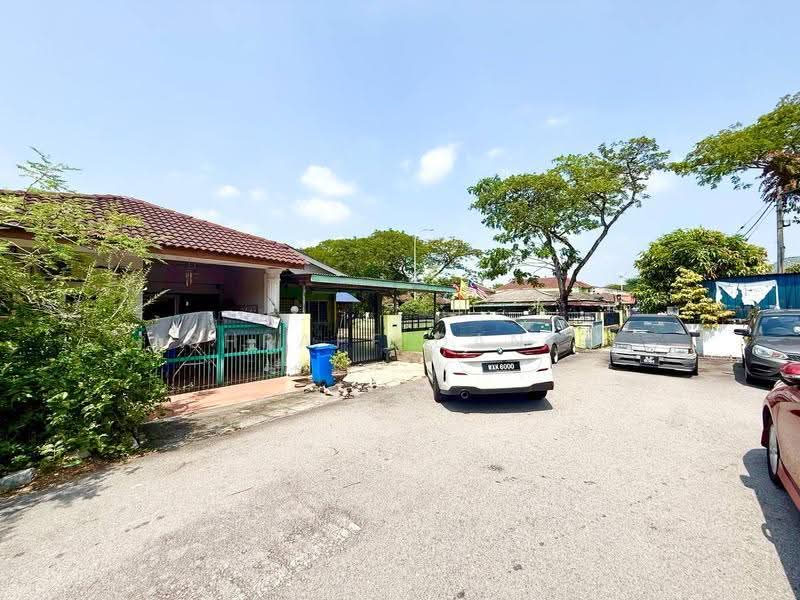 1-storey Terraced House for Sale in Seksyen 17 (Shah Alam) - Ashraff Daniel - Exterior - PropertyGuru.com.my