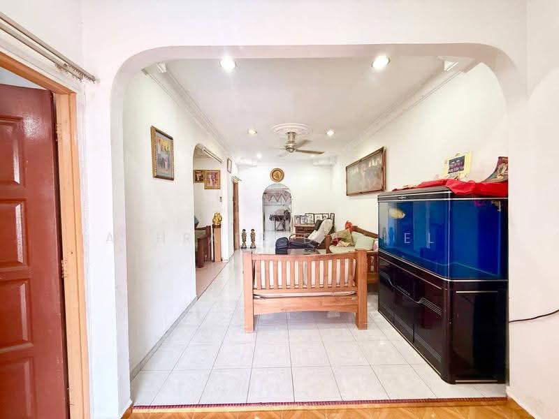1-storey Terraced House for Sale in Seksyen 17 (Shah Alam) - Ashraff Daniel - Living Room - PropertyGuru.com.my