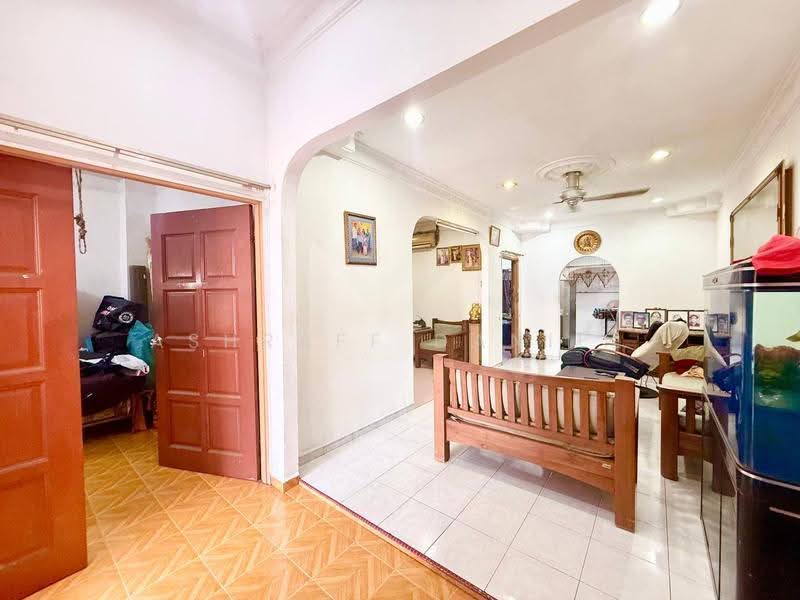 1-storey Terraced House for Sale in Seksyen 17 (Shah Alam) - Ashraff Daniel - Living Room - PropertyGuru.com.my