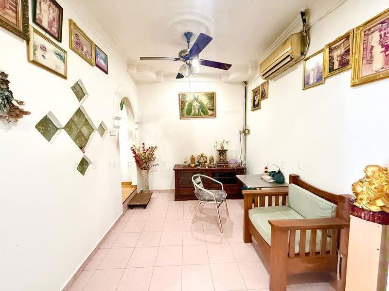 1-storey Terraced House for Sale in Seksyen 17 (Shah Alam) - Ashraff Daniel - Living Room - PropertyGuru.com.my