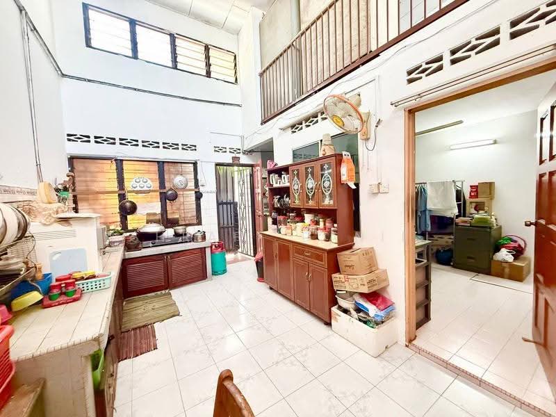 1-storey Terraced House for Sale in Seksyen 17 (Shah Alam) - Ashraff Daniel - Kitchen - PropertyGuru.com.my
