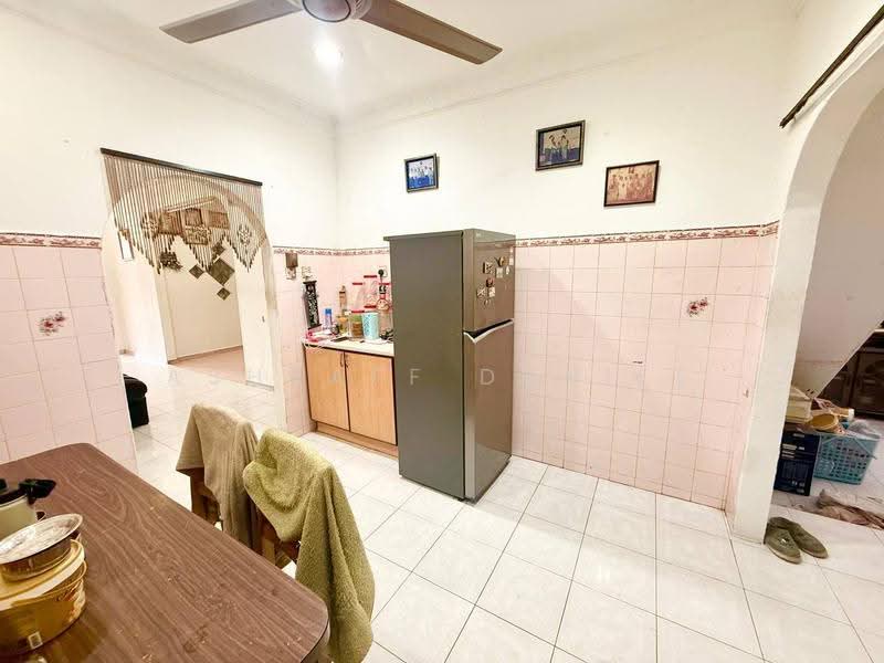 1-storey Terraced House for Sale in Seksyen 17 (Shah Alam) - Ashraff Daniel - Kitchen - PropertyGuru.com.my
