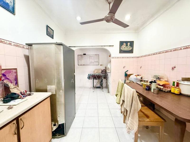 1-storey Terraced House for Sale in Seksyen 17 (Shah Alam) - Ashraff Daniel - Kitchen - PropertyGuru.com.my
