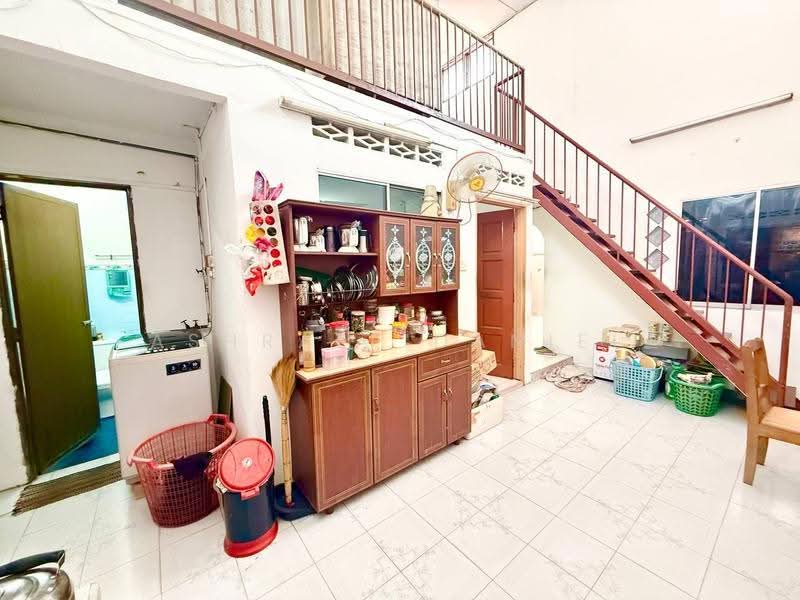 1-storey Terraced House for Sale in Seksyen 17 (Shah Alam) - Ashraff Daniel - Kitchen - PropertyGuru.com.my