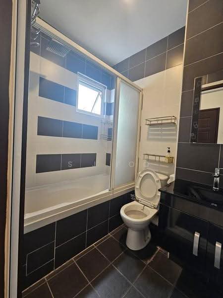 Kondominium untuk Dijual di I-Regency Condominium (Ideal Regency) - S J Foo - Bathroom - PropertyGuru.com.my