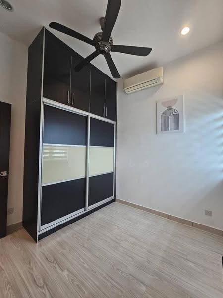 Kondominium untuk Dijual di I-Regency Condominium (Ideal Regency) - S J Foo - Bedroom - PropertyGuru.com.my