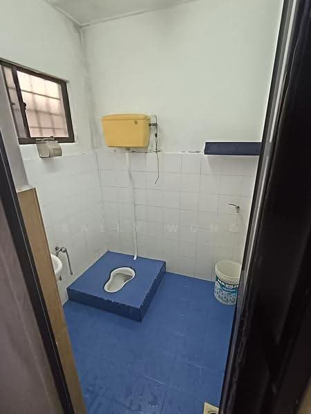 2-storey Terraced House for Sale in Taman Bukit Serdang (Seri Kembangan) - Sally Wong - Bathroom - PropertyGuru.com.my