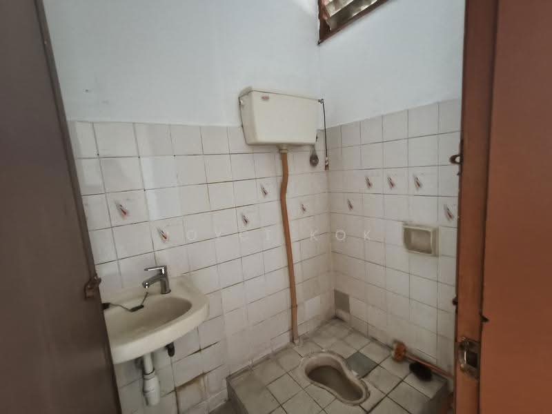 2-storey Terraced House for Sale in Usj 6 (Subang Jaya) - Joyce Kok - Bathroom - PropertyGuru.com.my