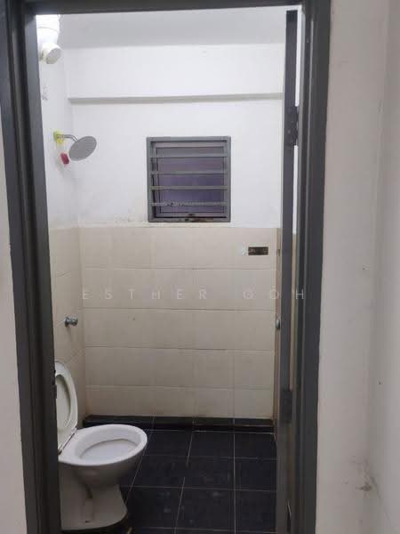 Pangsapuri untuk Dijual di Pangsapuri Suria 1 Batu Kawan - Esther Goh - Bathroom - PropertyGuru.com.my