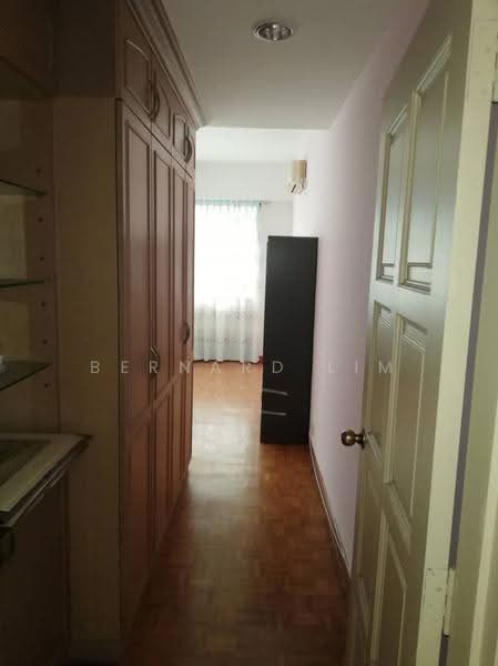 Kondominium untuk Dijual di Country Tower Condominium - Bernard Lim - Corridor - PropertyGuru.com.my