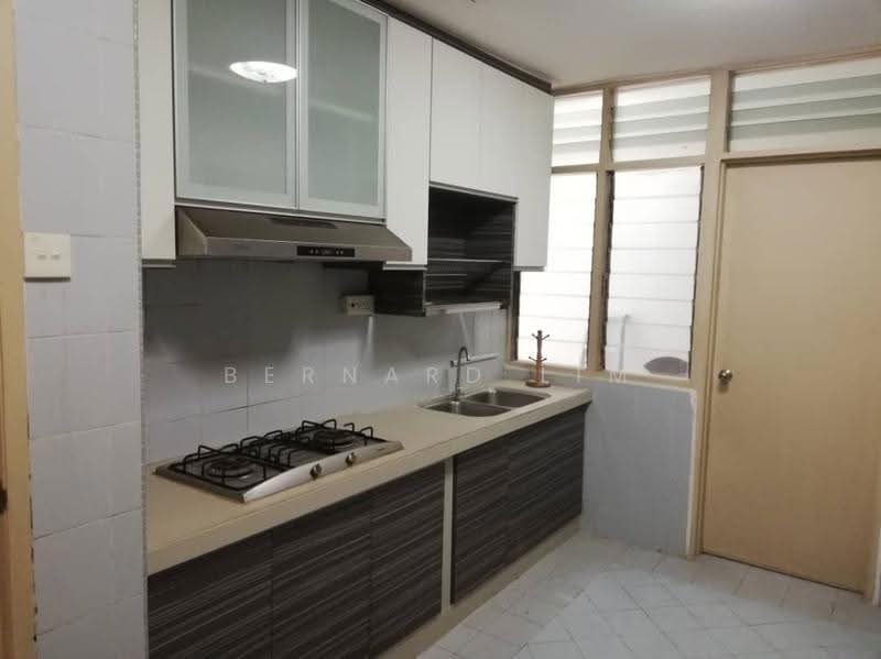 Kondominium untuk Dijual di Country Tower Condominium - Bernard Lim - PropertyGuru.com.my