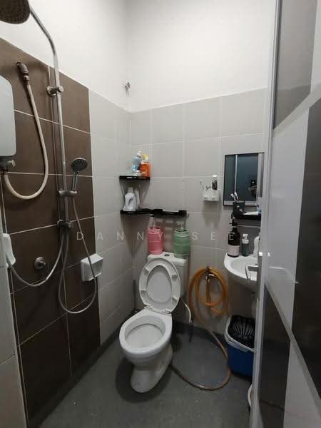 Rumah Teres 1.5-Tingkat untuk Dijual di Bandar Indahpura (Kulai) - Danny See - Bathroom - PropertyGuru.com.my