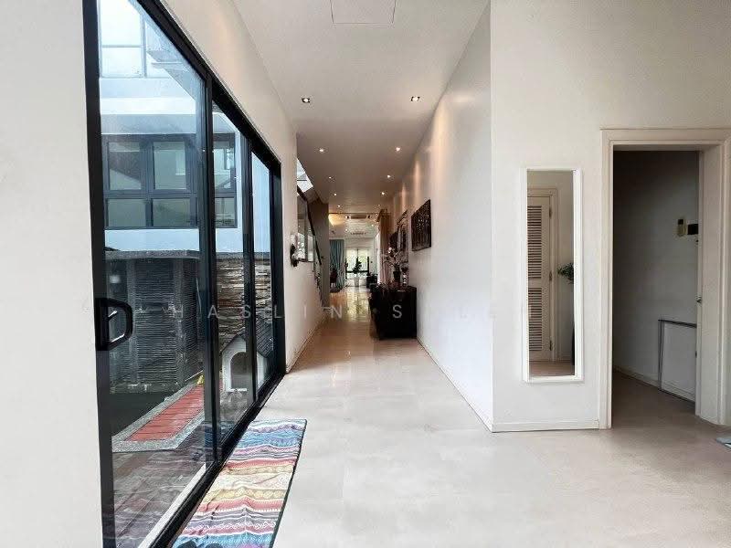 Bungalow House untuk Dijual di Seksyen U9 (Shah Alam) - Haslin Saleh - Corridor - PropertyGuru.com.my