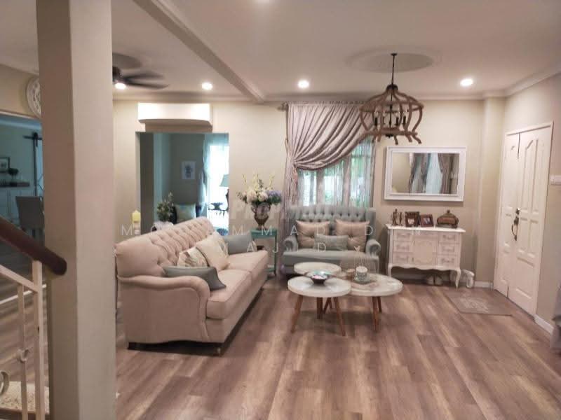 Rumah Teres 2.5-Tingkat untuk Dijual di Putra Heights (Subang Jaya) - Mohammad Din Majid - Living Room - PropertyGuru.com.my