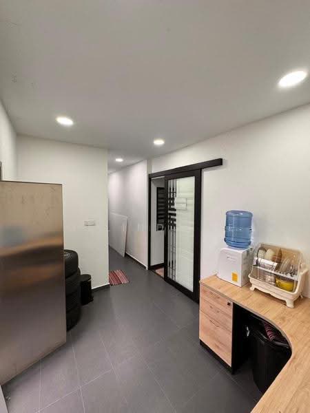 Shop / Office for Sale in Taman Bahagia (Senai) - Melinda Ee - Corridor - PropertyGuru.com.my