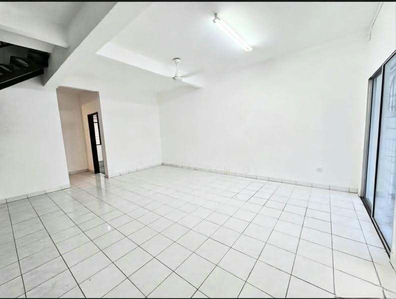 Rumah Teres 2-Tingkat untuk Dijual di Saujana Puchong (Puchong) - YY Wong - Living Room - PropertyGuru.com.my
