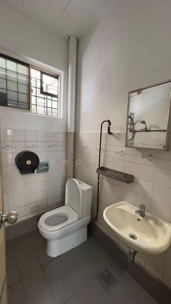 1-storey Terraced House for Rent in Permas Jaya (Johor) - Khoo . - Bathroom - PropertyGuru.com.my