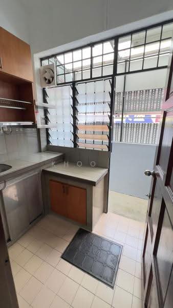 1-storey Terraced House for Rent in Permas Jaya (Johor) - Khoo . - Kitchen - PropertyGuru.com.my