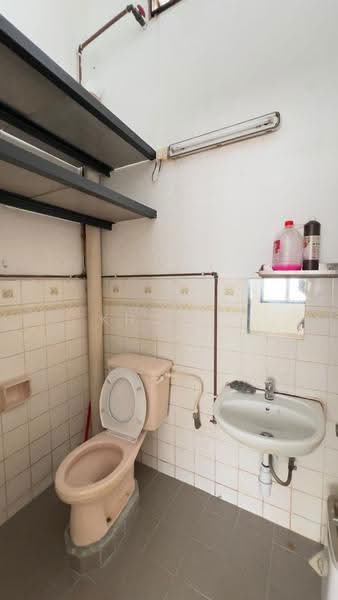1-storey Terraced House for Rent in Permas Jaya (Johor) - Khoo . - Bathroom - PropertyGuru.com.my