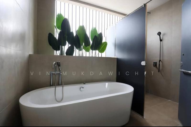 Zero-Lot Bungalow for Rent in Kajang (Selangor) - Vin Mukdawichit - Bathroom - PropertyGuru.com.my