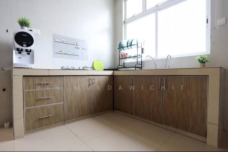 Zero-Lot Bungalow for Rent in Kajang (Selangor) - Vin Mukdawichit - Kitchen - PropertyGuru.com.my