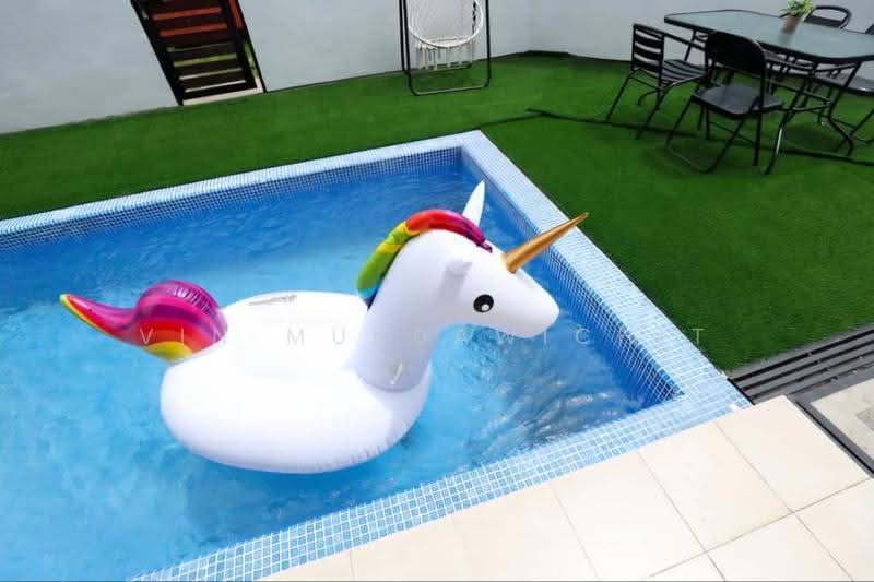 Zero-Lot Bungalow for Rent in Kajang (Selangor) - Vin Mukdawichit - Pool - PropertyGuru.com.my