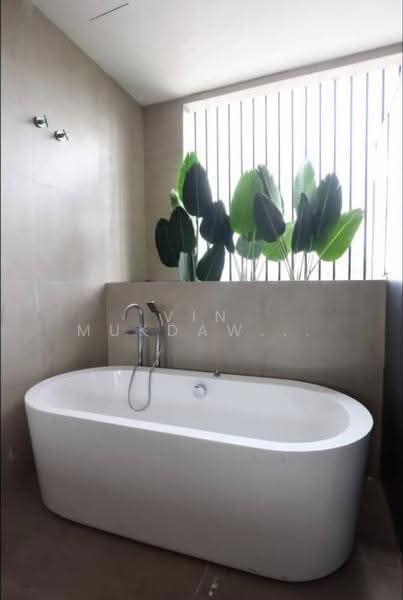 Zero-Lot Bungalow for Rent in Kajang (Selangor) - Vin Mukdawichit - Bathroom - PropertyGuru.com.my